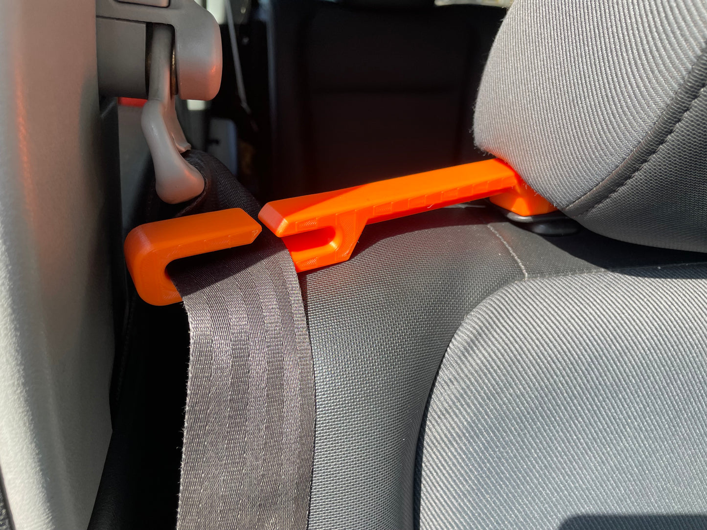 Seat Belt Presenter: Accessory Part for Honda Elements 2003 - 2006